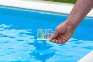 comment baisser le pH d'une piscine