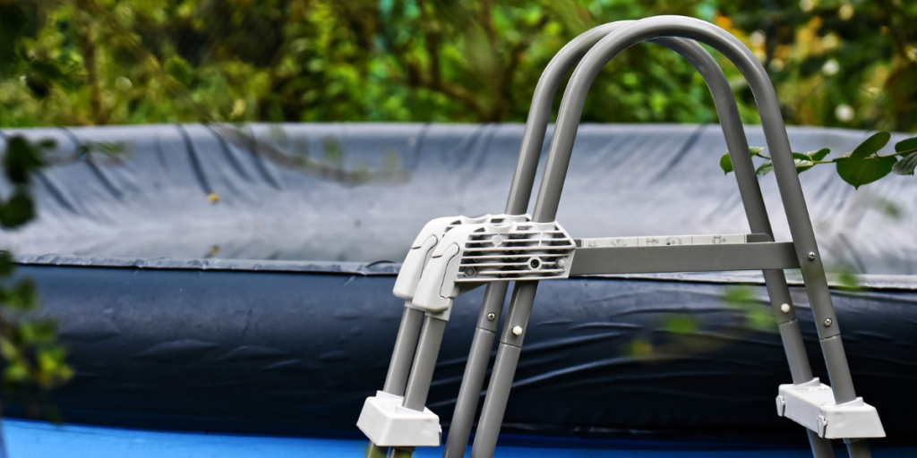 Echelle de piscine Intex