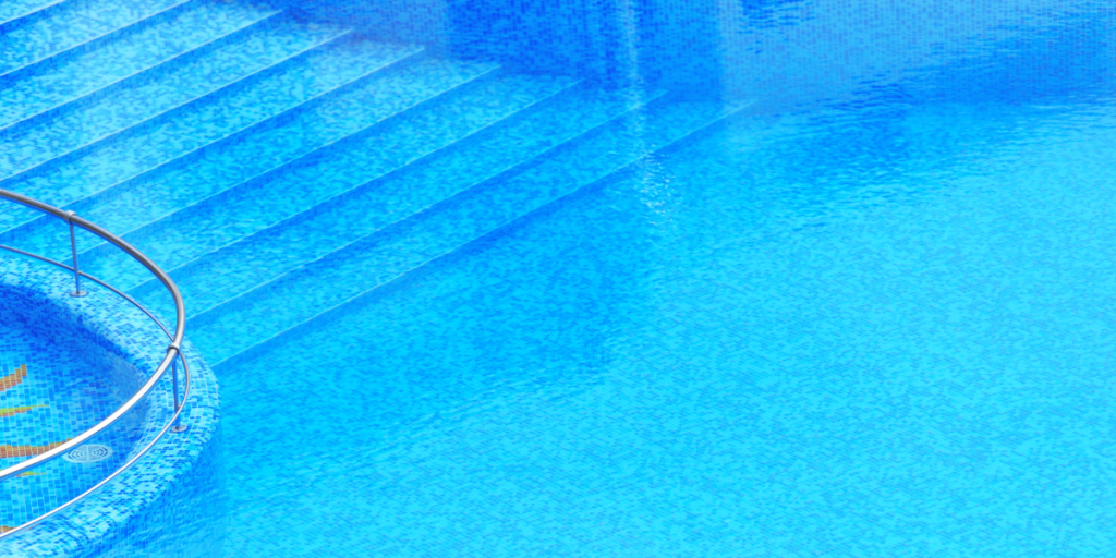 Escalier de piscine en béton