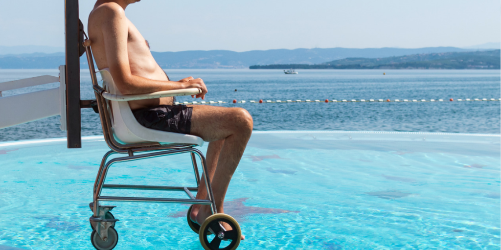 échelle de piscine hors-sol pour handicapé